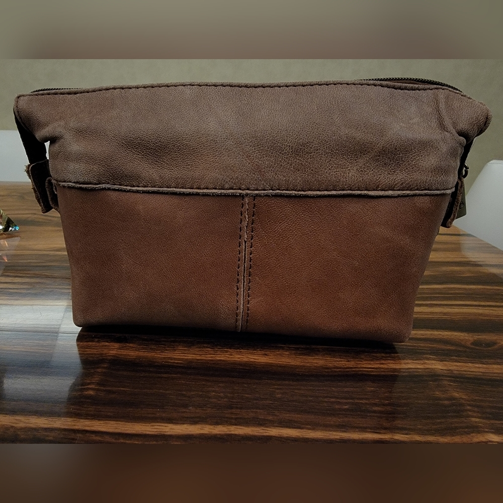 NEW Emirates First Class Leather Amenity Kit - Picture 3 of 13